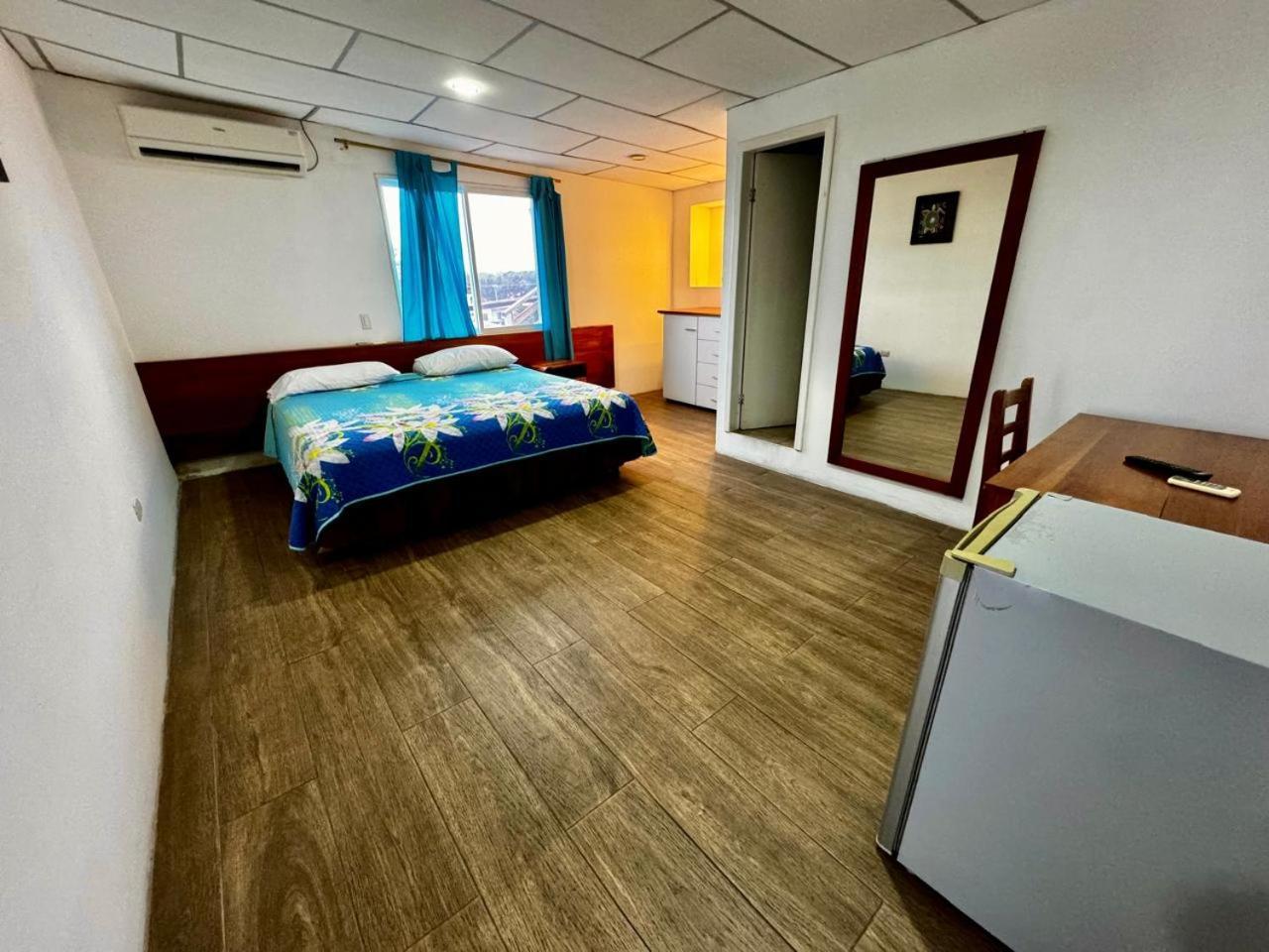Hostal Muyuyo Пуэрто-Айора Экстерьер фото
